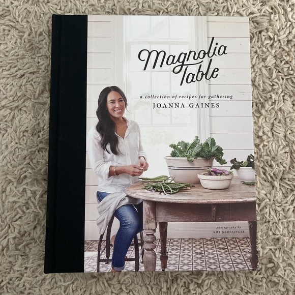 Magnolia table, Joanna Gaines recipe cookbook - Picture 1 of 4